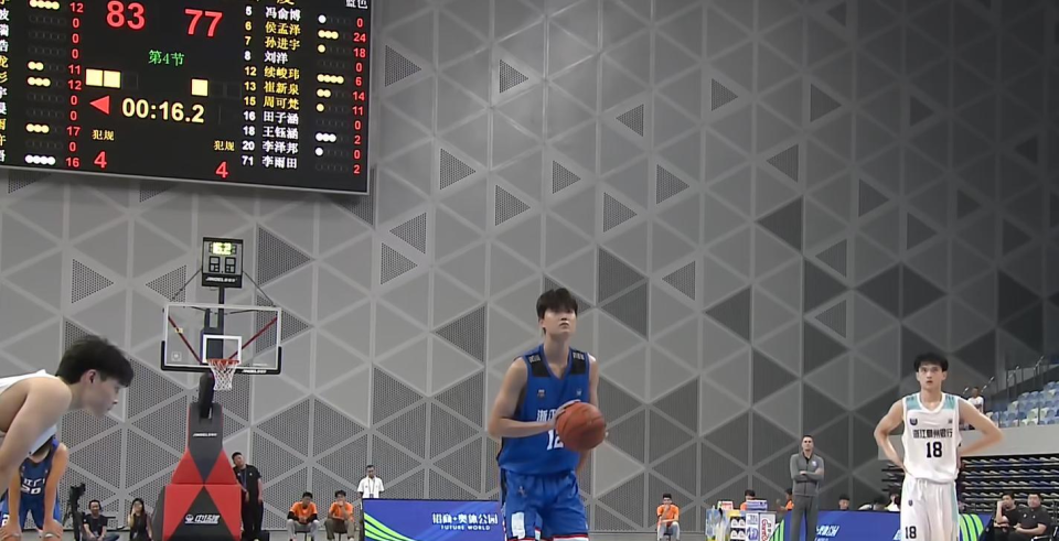 篮球事业发, 出强大的整, 标赛决赛中