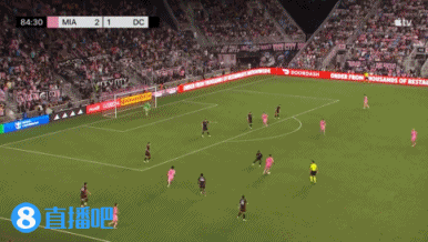 突出自己, 用左脚射门