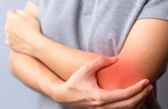 并不遥远, 中年人肘拐 并不遥远, 中年人肘拐